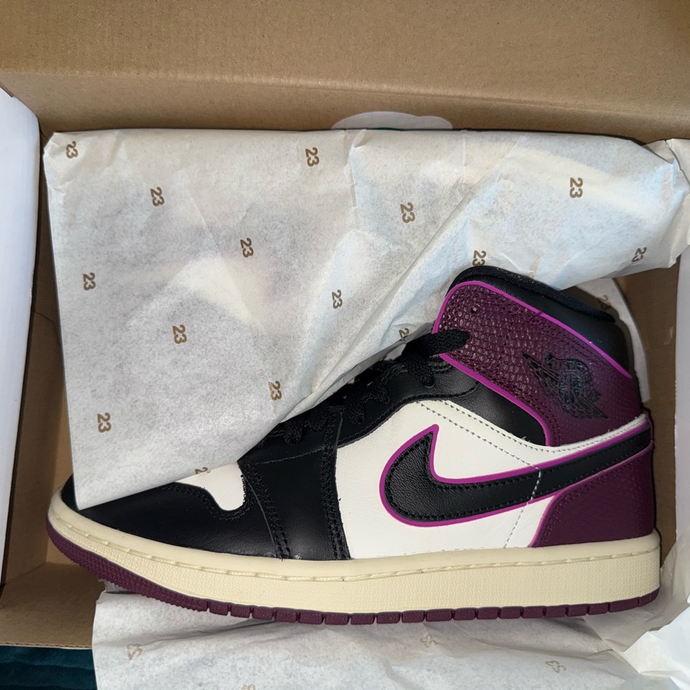 Nike Women's Sneakers Black and Purple